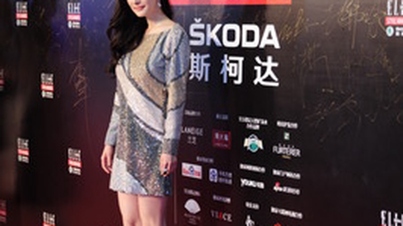 《惊蛰无声》路透曝光杨幂片场自嘲“老姐姐”引热议